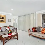 1 Comstock Place