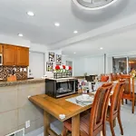 1 Comstock Place
