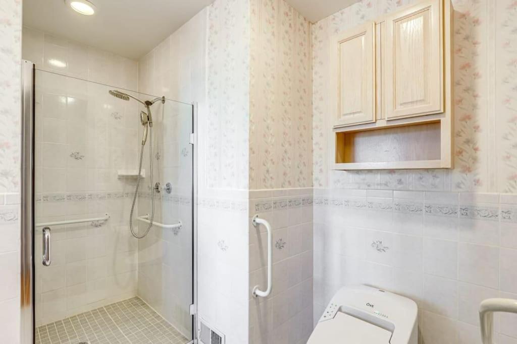 1 Comstock Place *